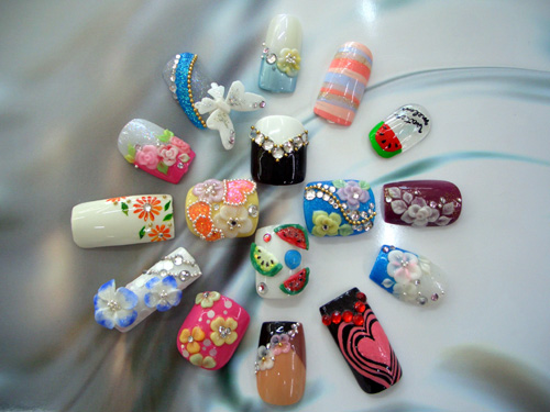 �l�C���̎�ނ��l�X�ł�
